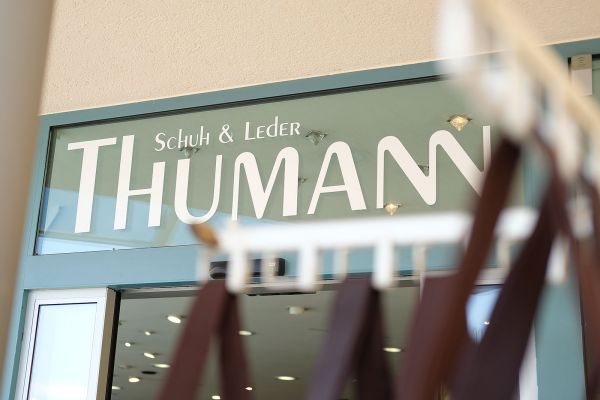 Fotos von Design-Kommunikation Uwe von der Wehd für Schuh & Leder Thumann Germering